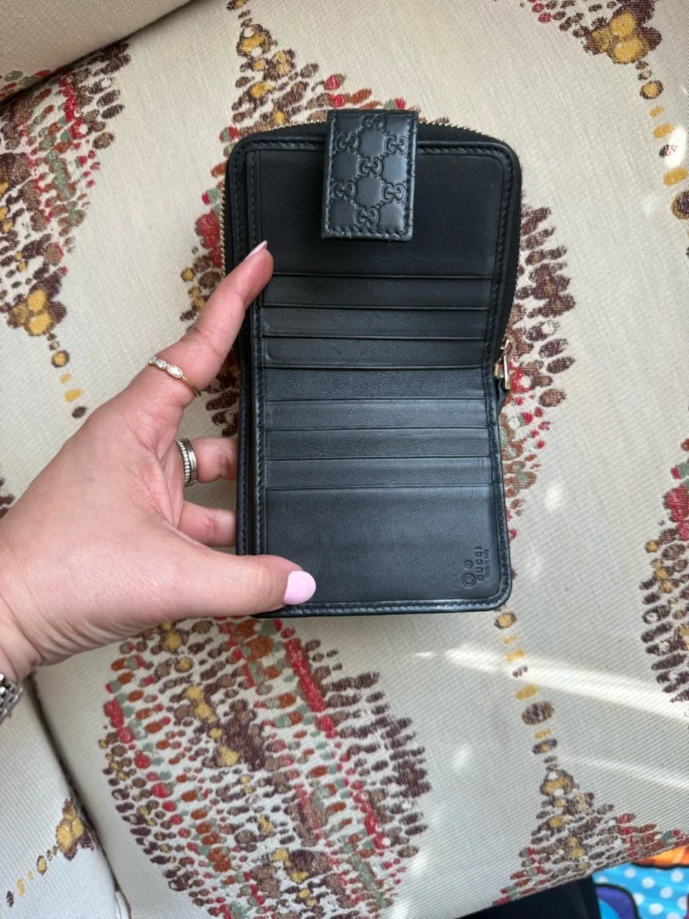 Gucci Black GG Compact Wallet - Picture 2 of 4